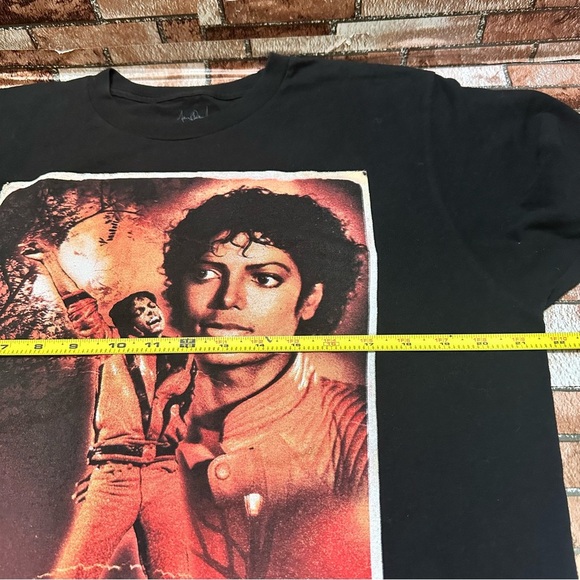 Black Thriller Graphic Men’s  T-Shirt size L - Picture 8 of 10